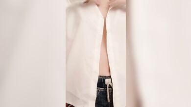 巨乳兔牙妹妹捏奶揉奶