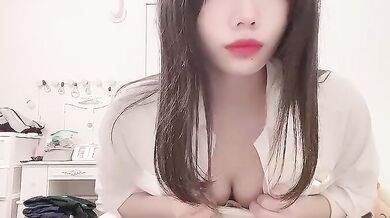 可愛日本妹子揉奶1