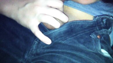 新加坡妹子幫無毛男友口交