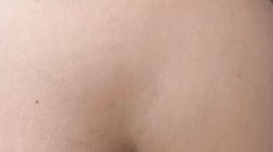 18歲女孩整天隻知道自慰來滿足自己，終于找到了一個可以每天做愛的人