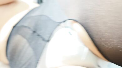 女友靈活的小舌頭在我龜頭上滑動