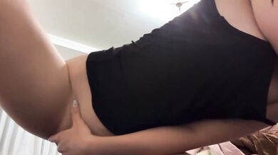 Bạn gái dễ thương tự sướng 7