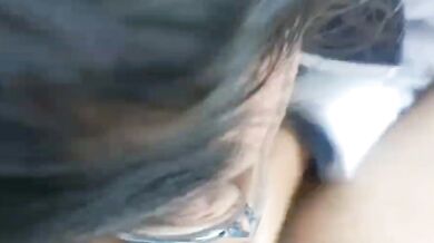 飢えた眼鏡の騒がしい女子校生が校舎の廊下でヤる2