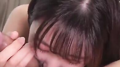 這個女孩很高興能夠自由地擁有陰莖。