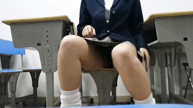 貧乳高中騷妹自慰2