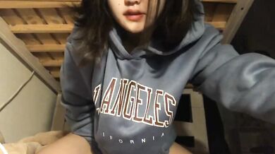 日本兔牙高中妹宿舍自慰2