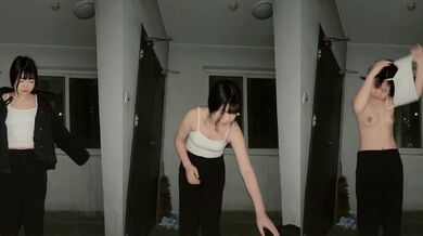 母狗樓道脫光溜達自拍