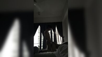 Khoảnh khắc cuối khi bị em trai đâm từ phía sau