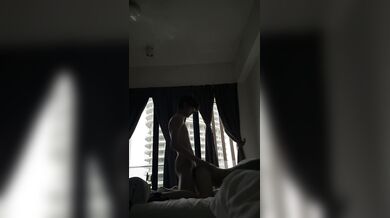 Khoảnh khắc cuối khi bị em trai đâm từ phía sau