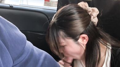 清楚アイドル系女子大生の車内フェラ