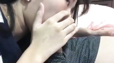 妹子吃男友肉棒