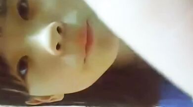 見せびらかす女子高生