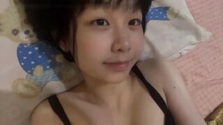 可愛い女子大生が寮で自慰行為、欲求不満で