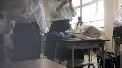 女子高生の着替え [2]