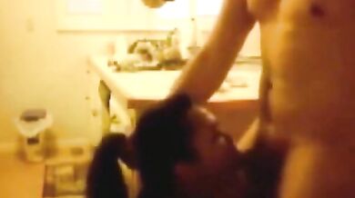 印度尼西亞女傭在廚房裡口交