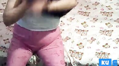 亞洲大屁股奶奶和她丈夫的自制視頻