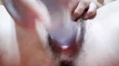 ぽっちゃり女性が大人のおもちゃで潮を吹く