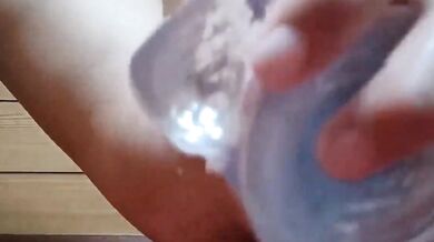 ぽっちゃり女性が大人のおもちゃで潮を吹く