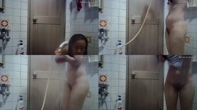 Chị họ thứ hai ngực to núm thâm bị quay lén lúc tắm (2)