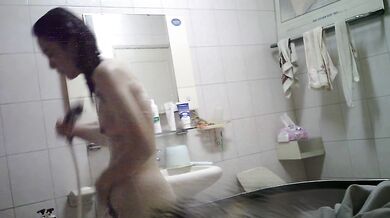 階下の大学生が入浴中