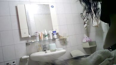 階下の大学生が入浴中