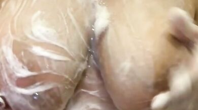 未出 七海 25歳 劄幌市 Jカップ お風呂で