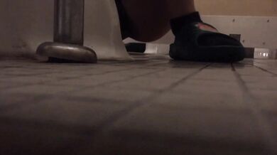 日本高中女生廁拍體育館1