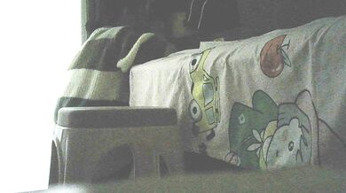 商場美女收銀員上班時間躲在角落偷吃雞吧被射的滿嘴精子後繼續上班