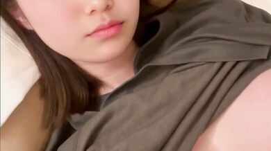 超可愛巨乳妹妹在床上自摸