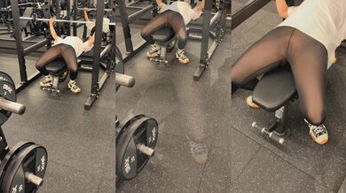 【Khoe thân?】Chụp lén cô gái không mặc quần lót lộ rõ vùng nhạy cảm