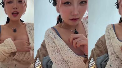 大奶騷美女玩奶頭