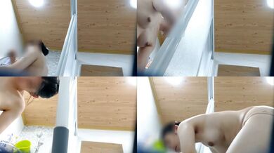 香港女友剛滿18歲妹妹洗澡偷拍