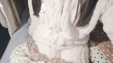 雙馬尾妹妹可愛睡衣露奶掰逼