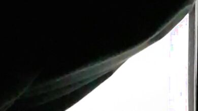 對面公寓裡粗心女鄰居窗簾沒有拉好留下一角沒有遮住, 脫裙子內褲私處暴露給全社區欣賞還渾然不知