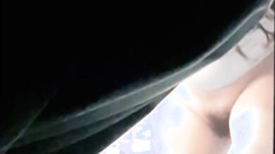 對面公寓裡粗心女鄰居窗簾沒有拉好留下一角沒有遮住, 脫裙子內褲私處暴露給全社區欣賞還渾然不知