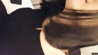 Em học sinh Malaysia rất gợi cảm