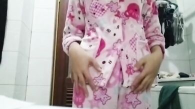 高中妹脫衣自拍18