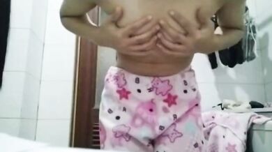 高中妹脫衣自拍18