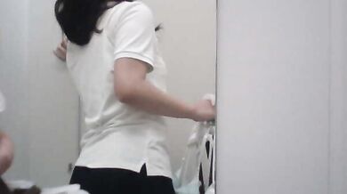 更衣室～美乳 31