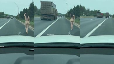 貧乳美女馬路全裸露出