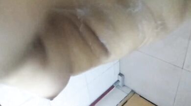 Schoolgirl Asan takes a selfie while bathing