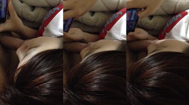 大學炮友玩著手機吃老二