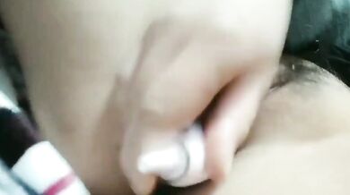 Em gái cô đơn thủ dâm và la hét