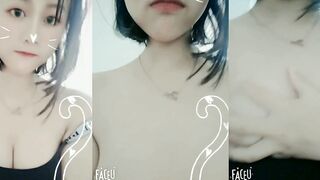 大奶美女自拍美腿自慰