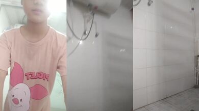 洗澡時自慰學母狗尿尿