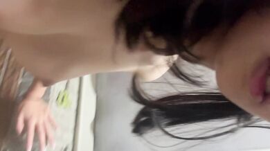 欠幹妹妹被男友後入射在小嘴