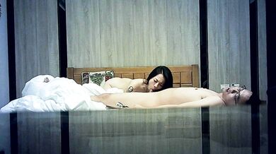 Người phụ nữ trẻ chụp selfie tình dục trong khách sạn 1