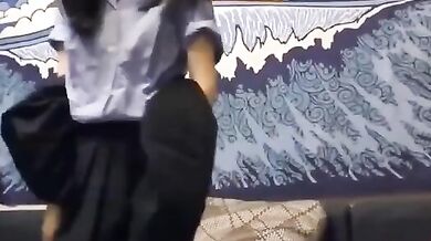 国立蘭陽女子高等学校の少女、小さな馬が大きな荷車を引いて、外国人教師に征服され、顔に精液を飲み込んだ1