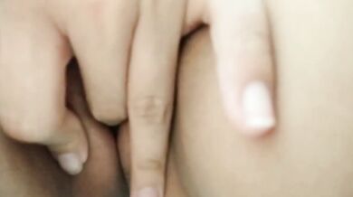 馬來西亞妹妹在厠所自慰給男友看