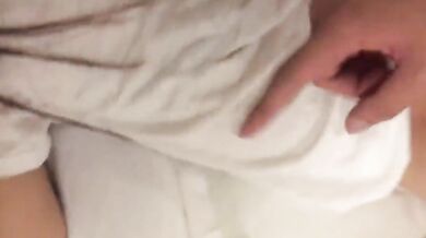 脚の長いホットなモデルがホテルでセックス